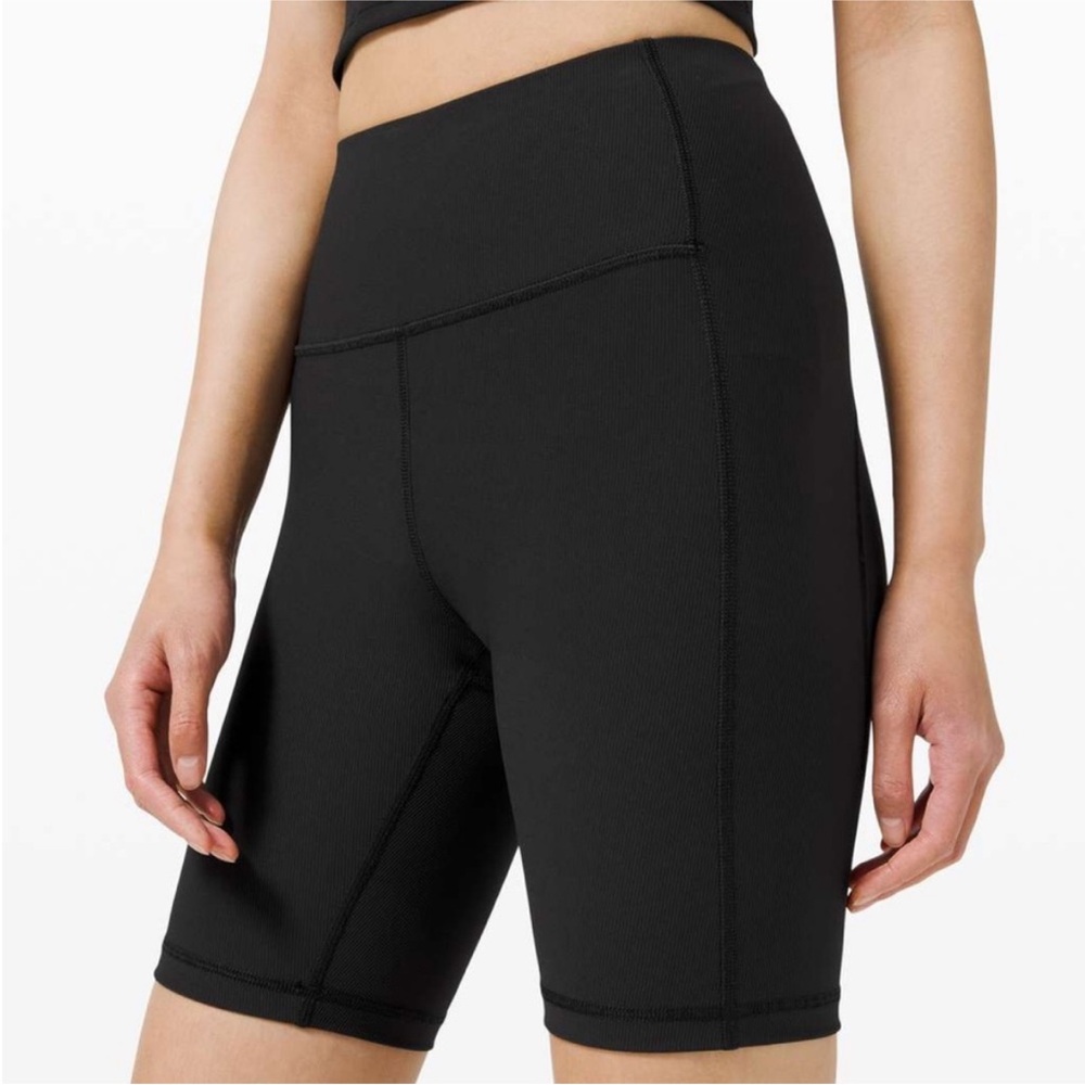 Lululemon Ribbed Contoured HR Short 8” Size 4